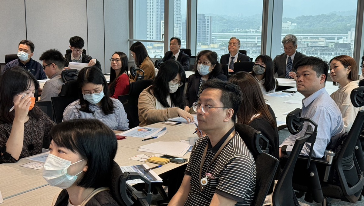參與說明會的金融業者，熱烈分享
